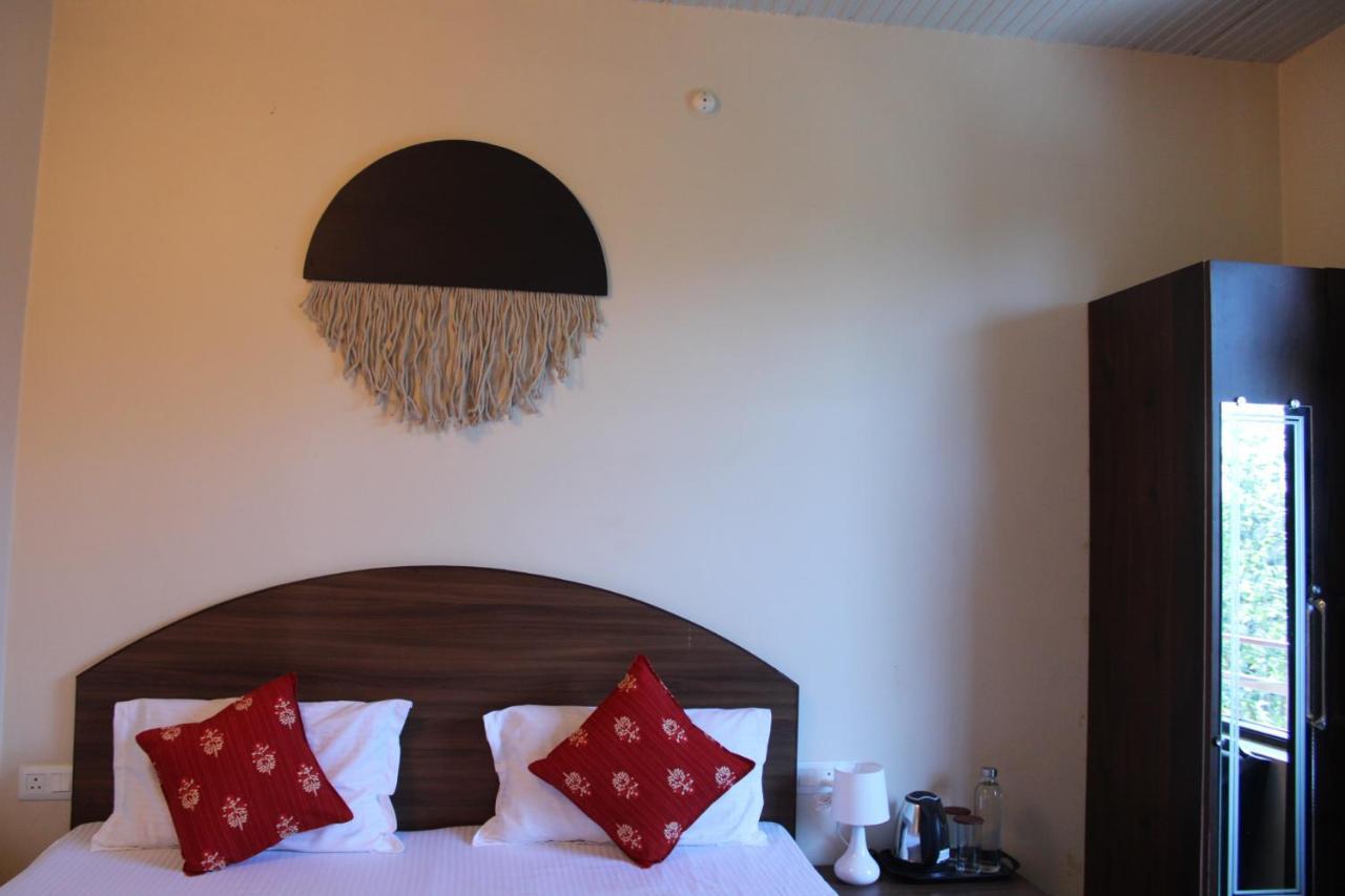 Aditya Homestay Bir-Billing Surrounded By Mountains ภายนอก รูปภาพ