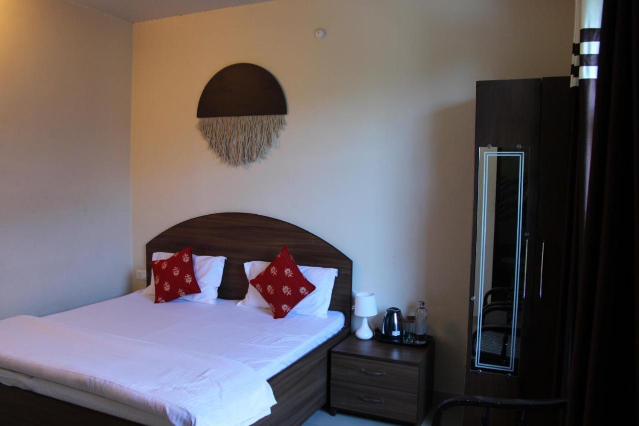 Aditya Homestay Bir-Billing Surrounded By Mountains ภายนอก รูปภาพ