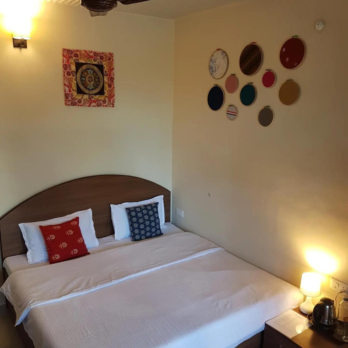 Aditya Homestay Bir-Billing Surrounded By Mountains ภายนอก รูปภาพ