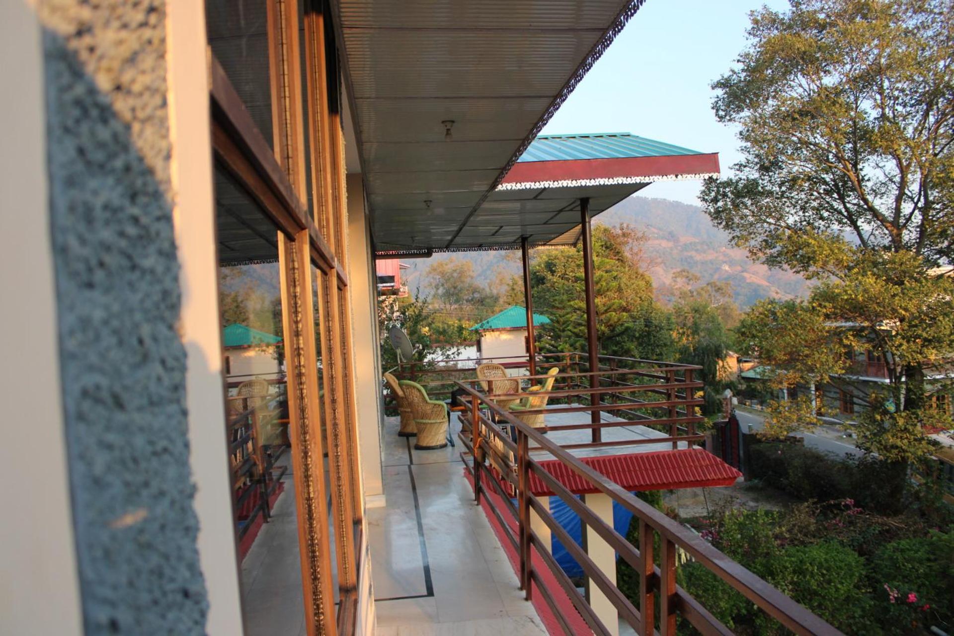 Aditya Homestay Bir-Billing Surrounded By Mountains ภายนอก รูปภาพ