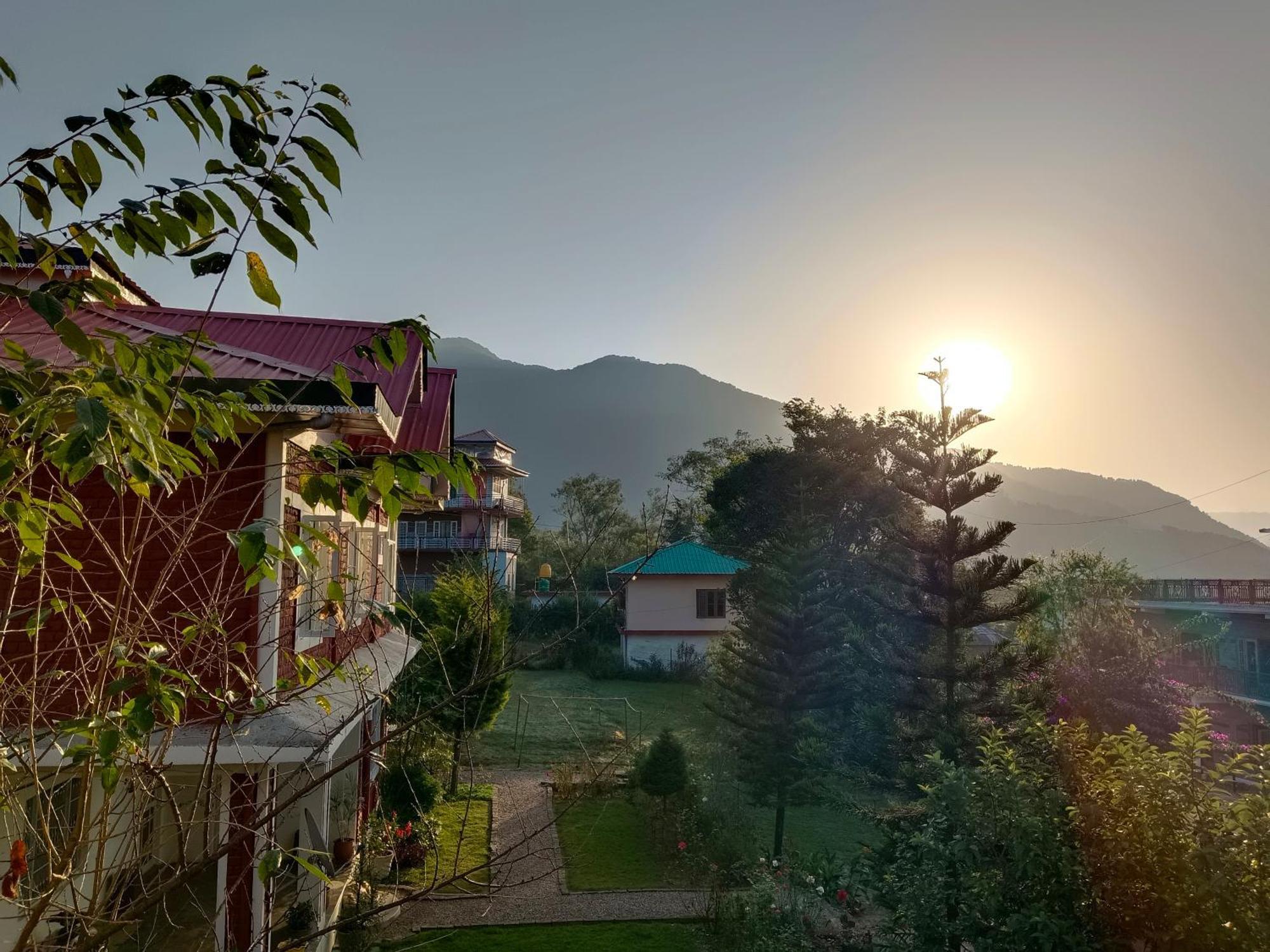 Aditya Homestay Bir-Billing Surrounded By Mountains ภายนอก รูปภาพ