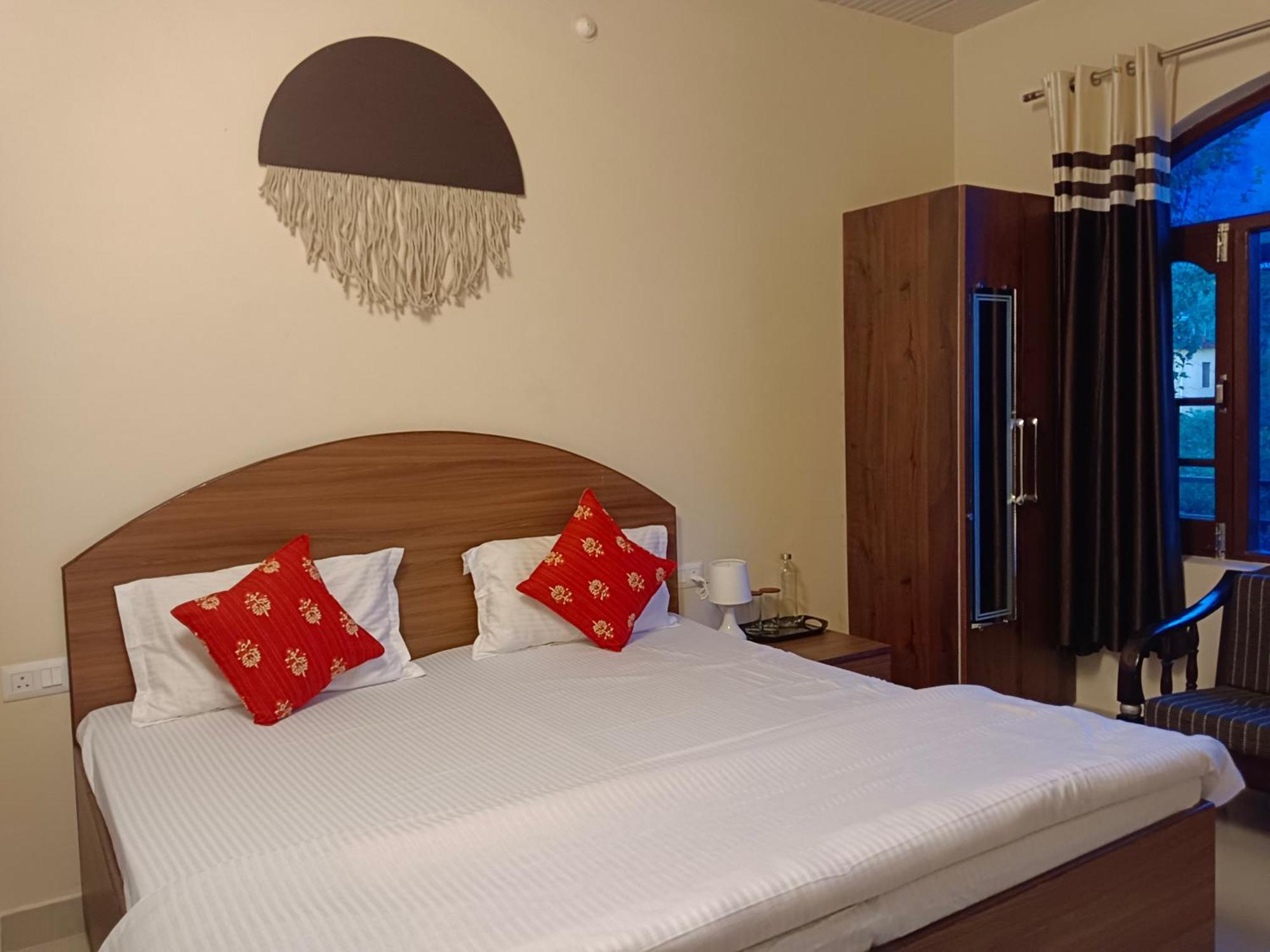 Aditya Homestay Bir-Billing Surrounded By Mountains ภายนอก รูปภาพ